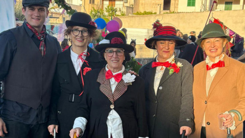 Cas Concos s’omple de color i alegria amb una rua multitudinària