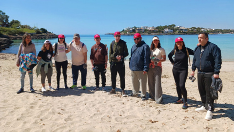 Participació solidària en la neteja del litoral de Portocolom per preservar el medi marí