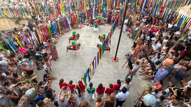 Els Cavallets omplen de tradició els carrers de Felanitx en l'inici de les festes de Santa Margalida
