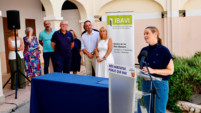 La presidenta Prohens posa la primera pedra de la nova promoció d’habitatge públic de l’IBAVI a l’antic hospici de Felanitx